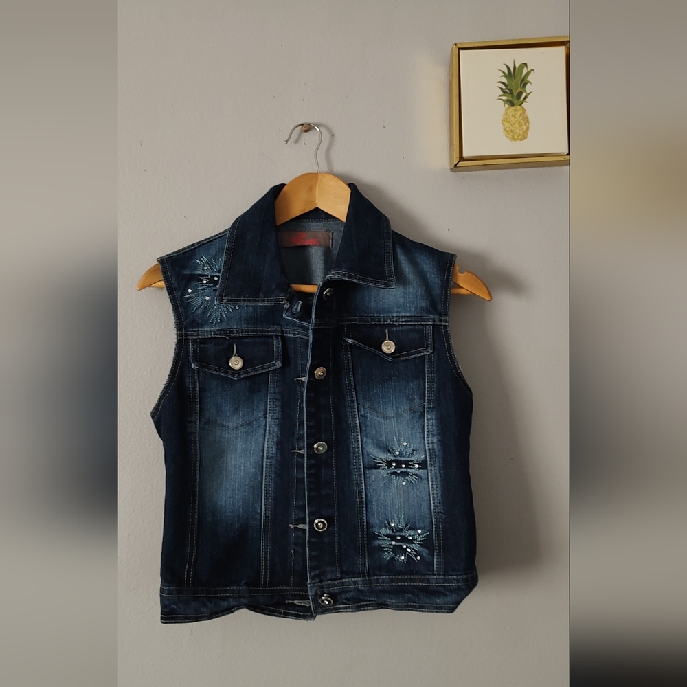 Vest Miss jeanius jeans  size  small girl's color blue dark with embellished New